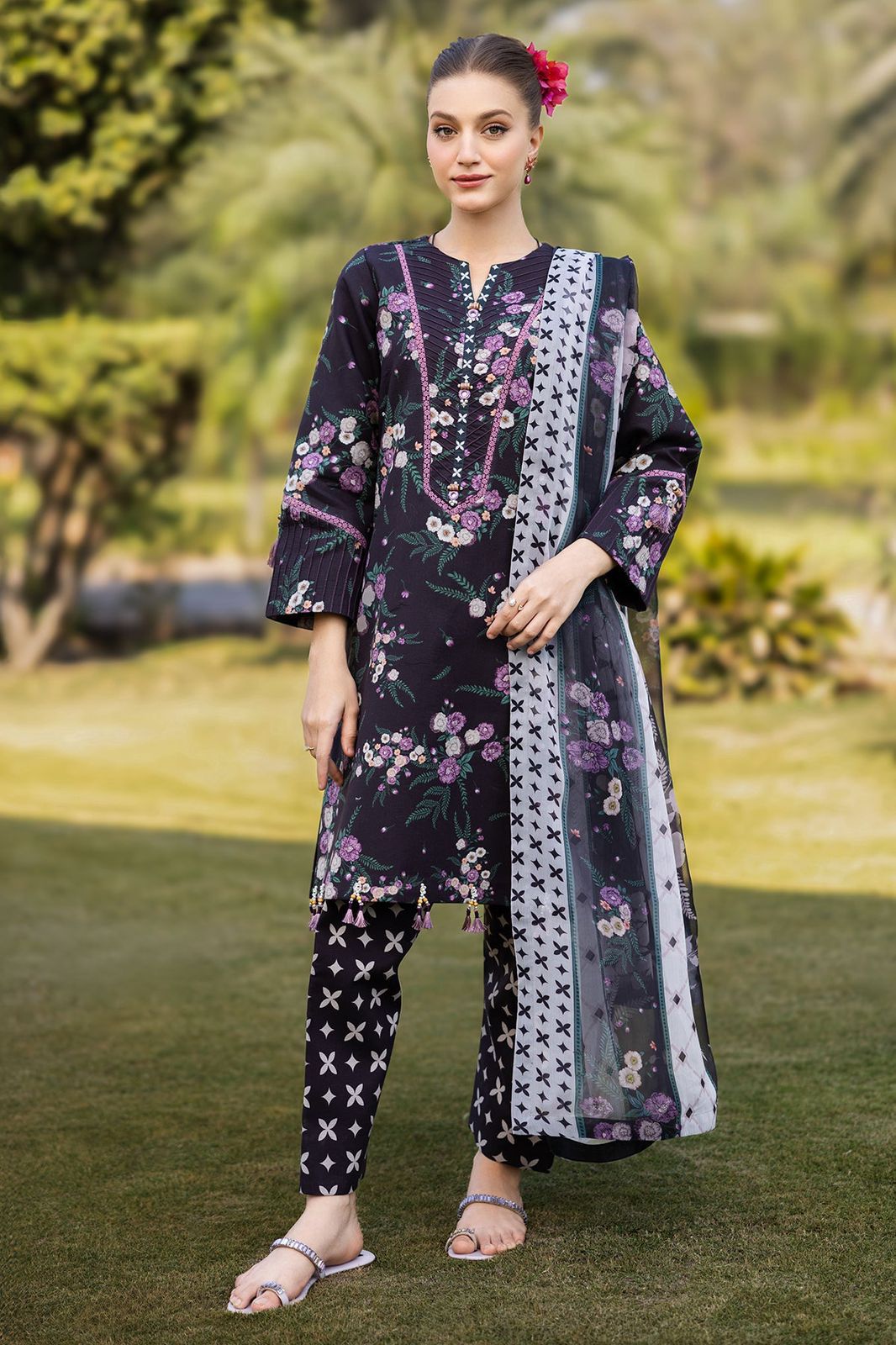 Elegant Digital Printed BanaDora Lawn 3 Pcs Suit